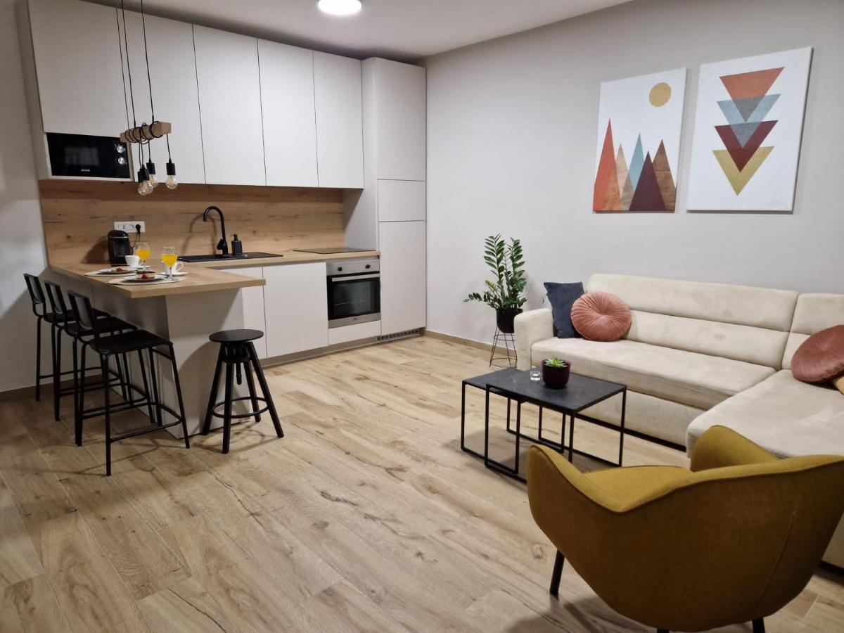 Large 2-Bdrm Apartment Petra Čilipi Εξωτερικό φωτογραφία