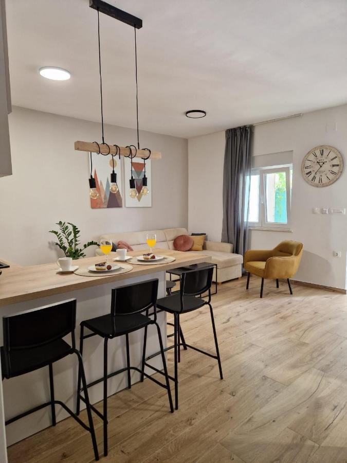 Large 2-Bdrm Apartment Petra Čilipi Εξωτερικό φωτογραφία