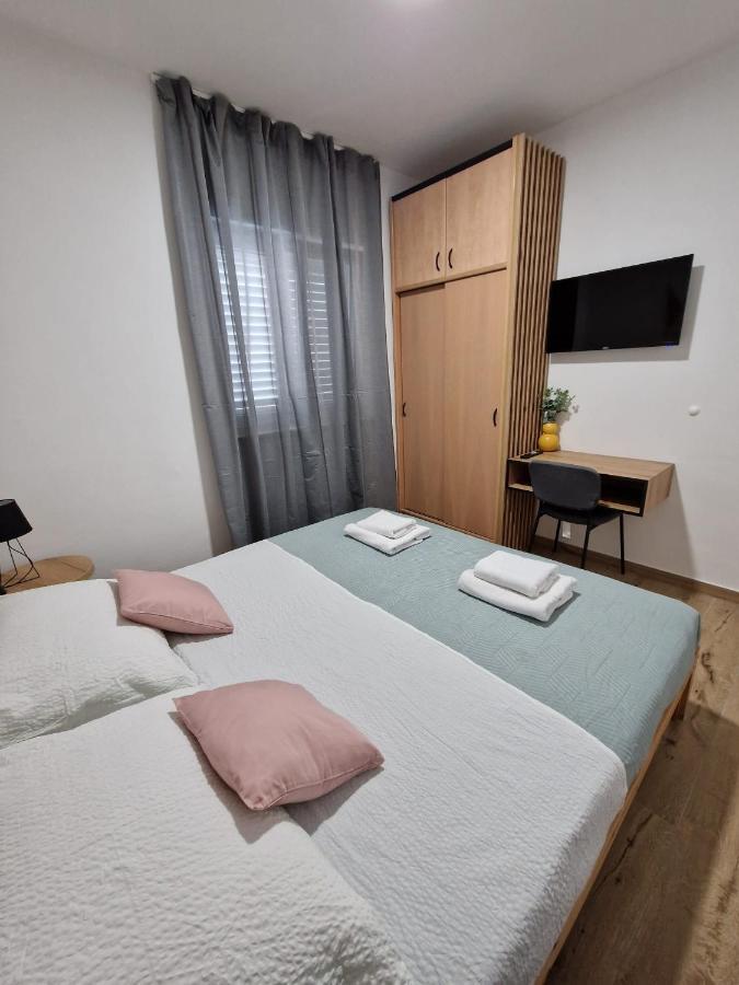 Large 2-Bdrm Apartment Petra Čilipi Εξωτερικό φωτογραφία