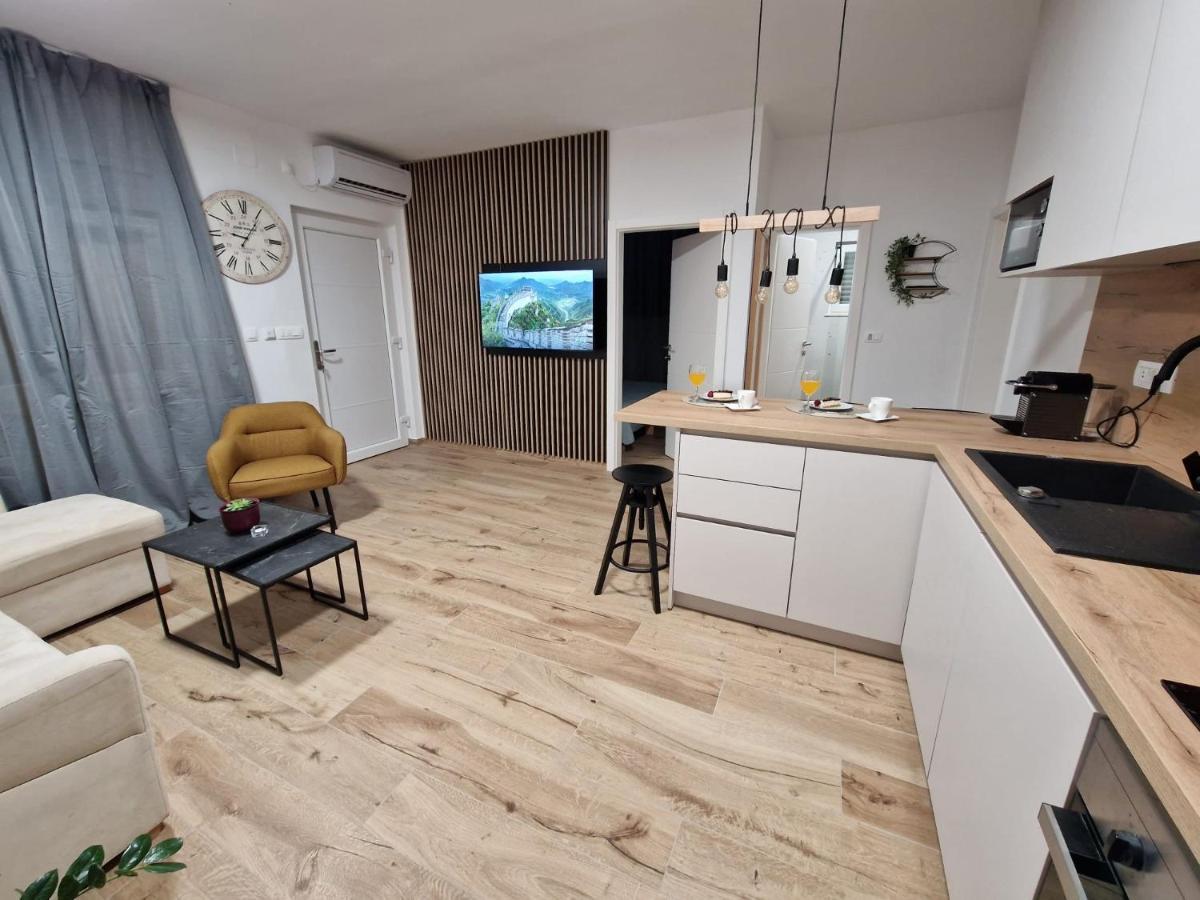 Large 2-Bdrm Apartment Petra Čilipi Εξωτερικό φωτογραφία