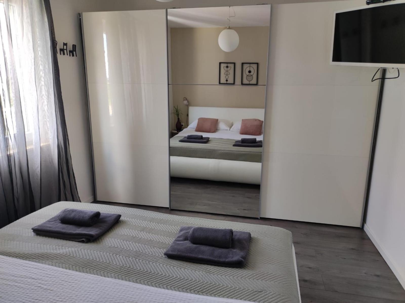 Large 2-Bdrm Apartment Petra Čilipi Εξωτερικό φωτογραφία